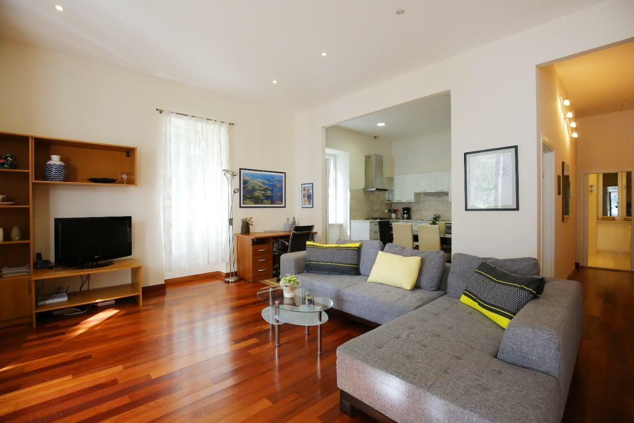 Seafront Beach Apartment - Directly At The Beach Zara Esterno foto