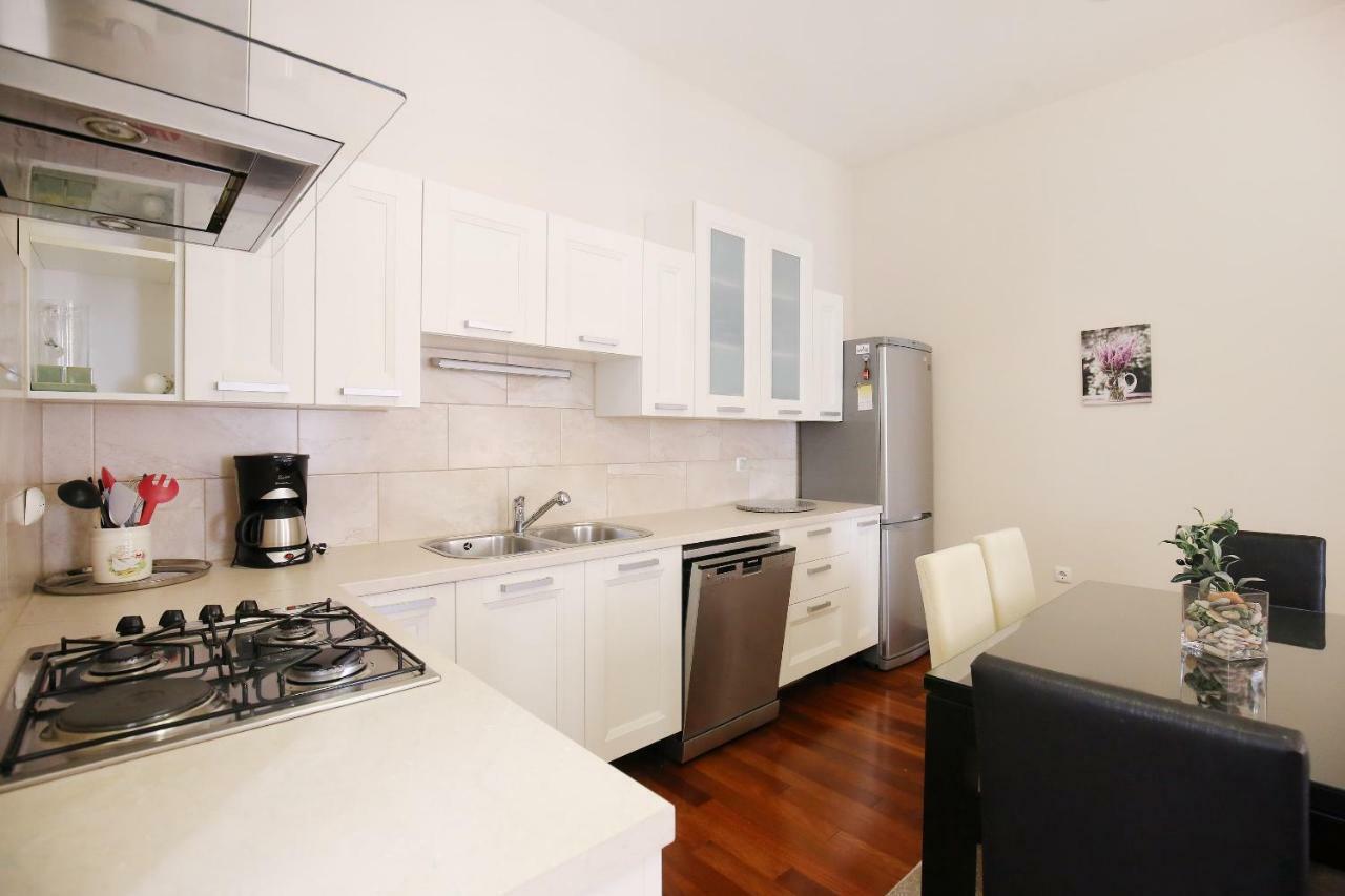 Seafront Beach Apartment - Directly At The Beach Zara Esterno foto