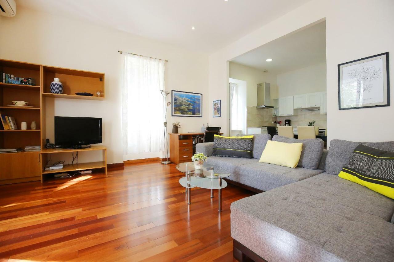 Seafront Beach Apartment - Directly At The Beach Zara Esterno foto