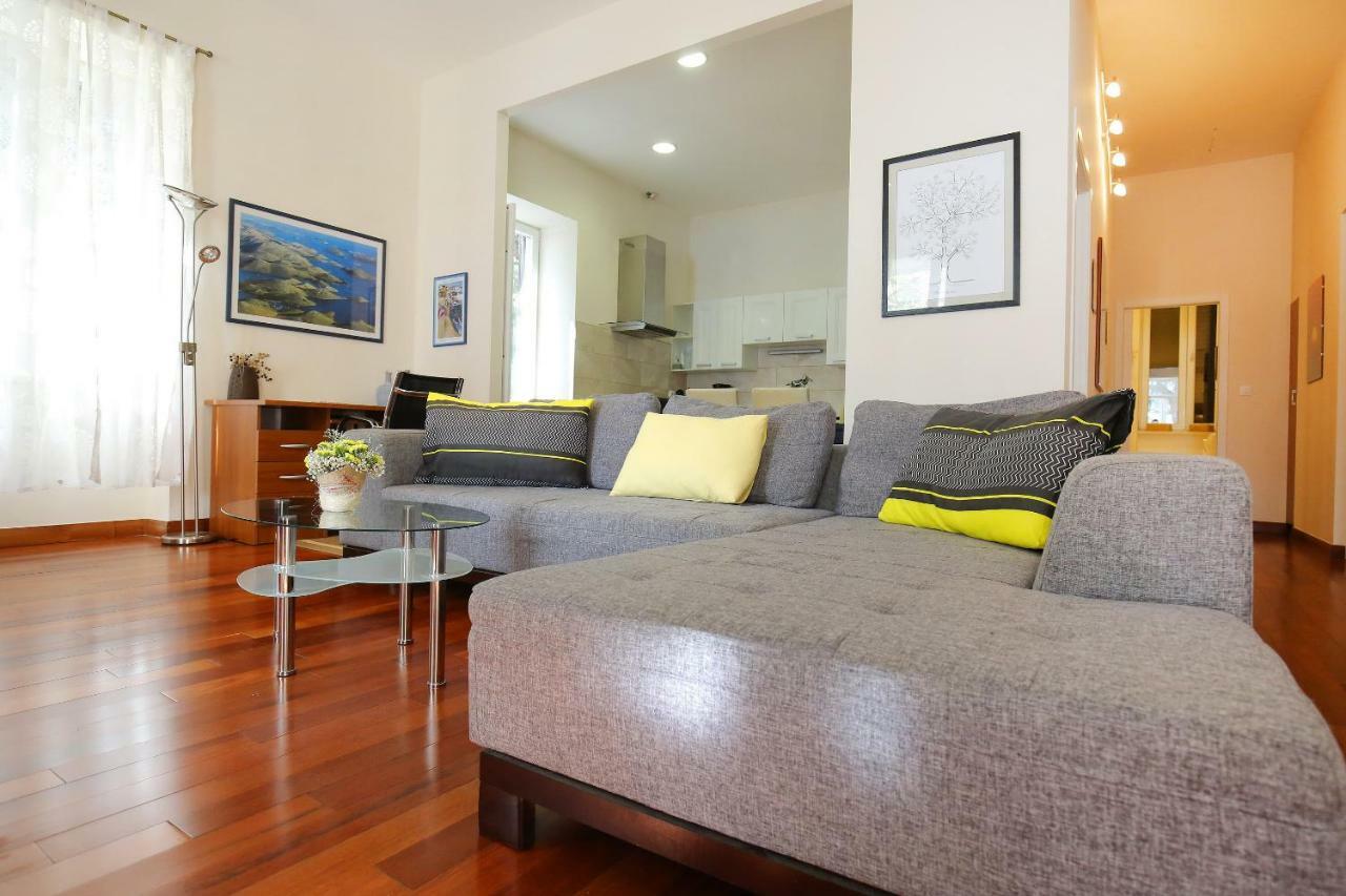 Seafront Beach Apartment - Directly At The Beach Zara Esterno foto